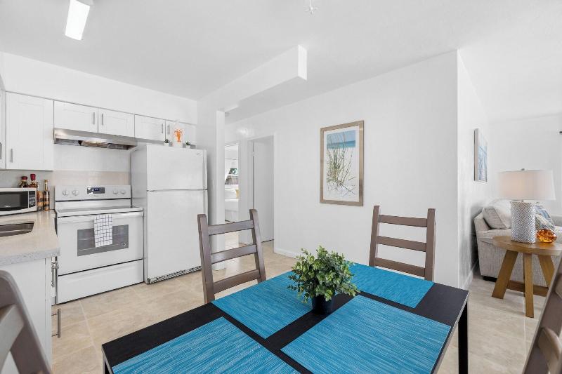 Sunset Inn Hallandale Beach image
