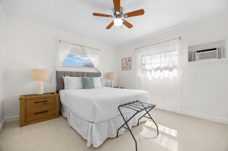 Sunset Inn Hallandale Beach image