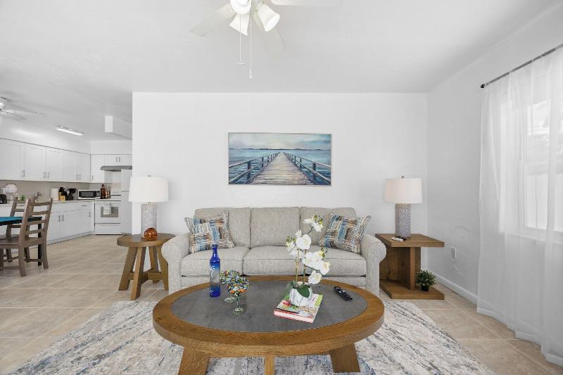 Sunset Inn Hallandale Beach image