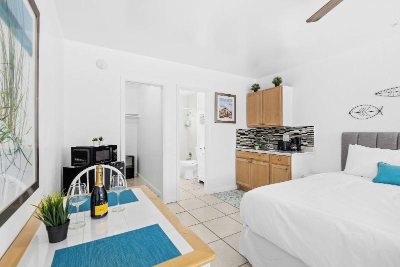 Sunset Inn Hallandale Beach image