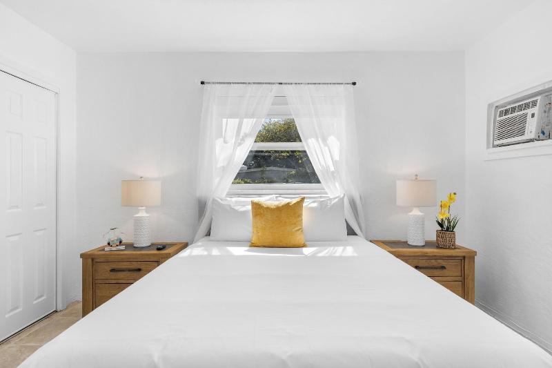 Sunset Inn Hallandale Beach image