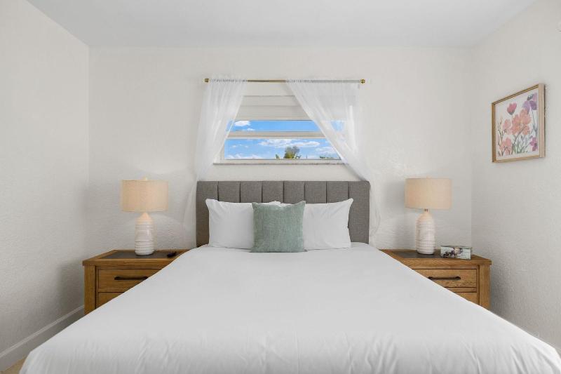 Sunset Inn Hallandale Beach image