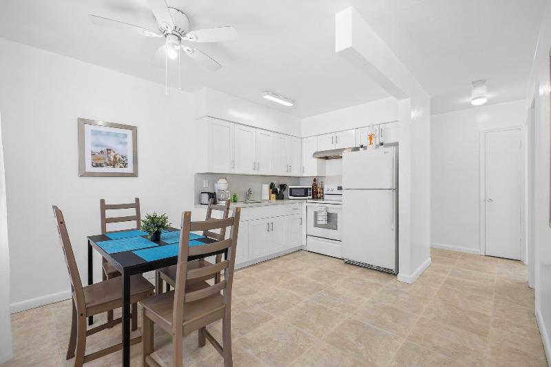 Sunset Inn Hallandale Beach image