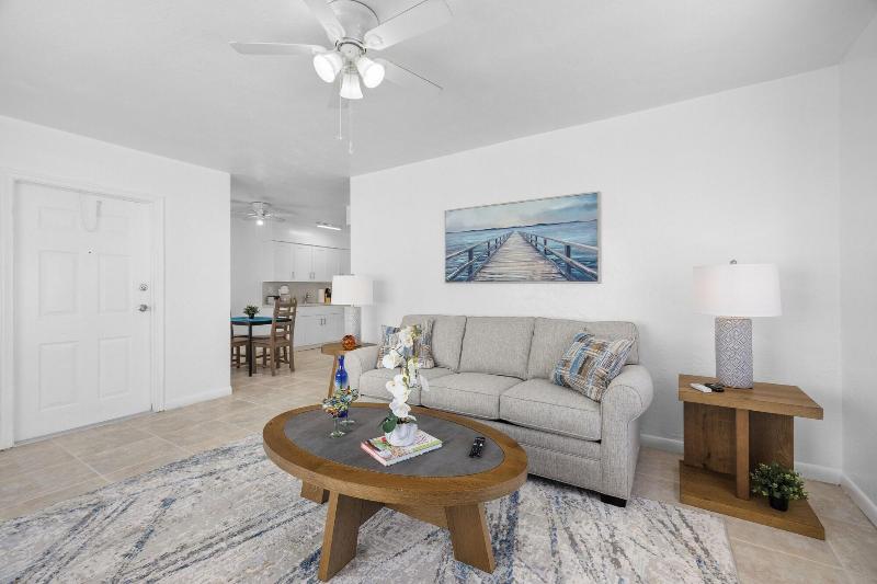Sunset Inn Hallandale Beach image