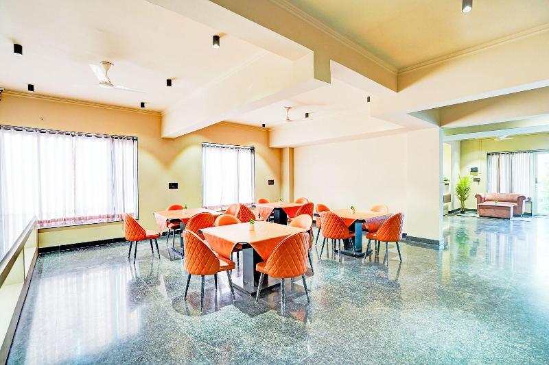 Hotel Royal City image