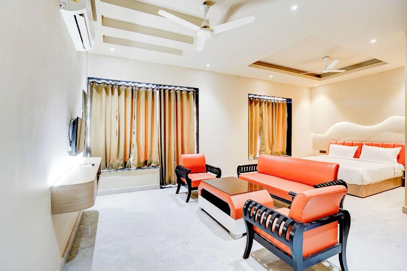 Hotel Royal City image