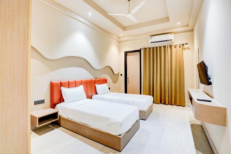 Hotel Royal City image