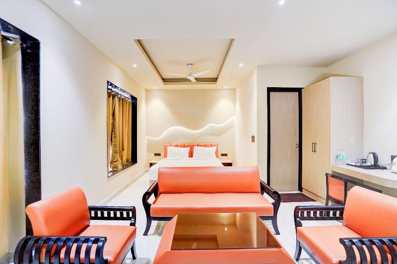 Hotel Royal City image