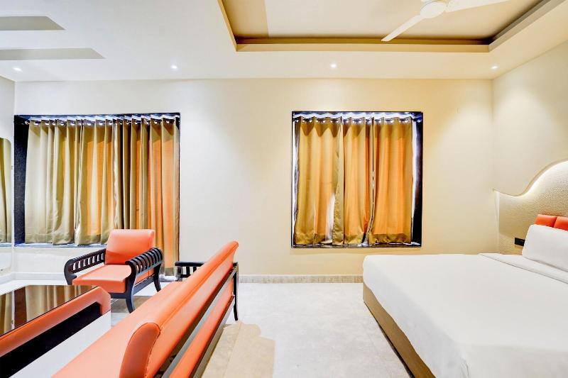 Hotel Royal City image