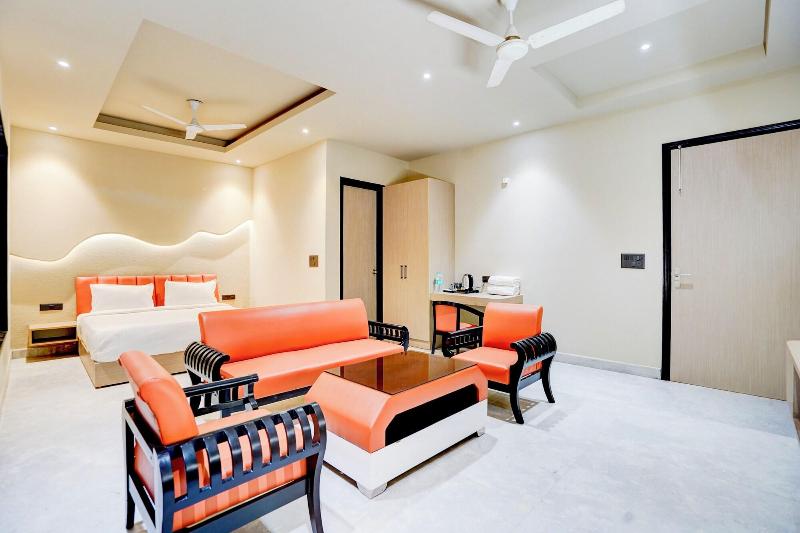 Hotel Royal City image