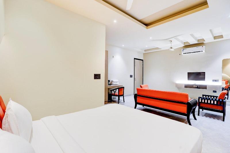 Hotel Royal City image
