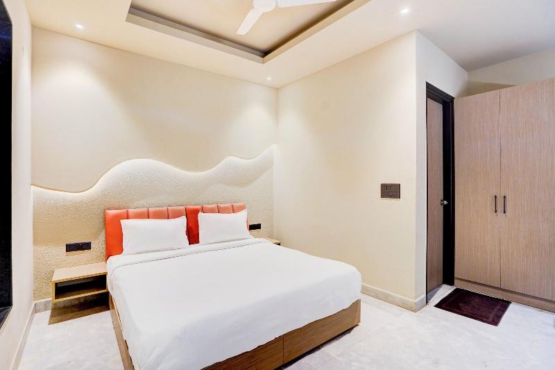 Hotel Royal City image