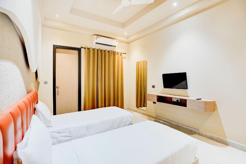 Hotel Royal City image