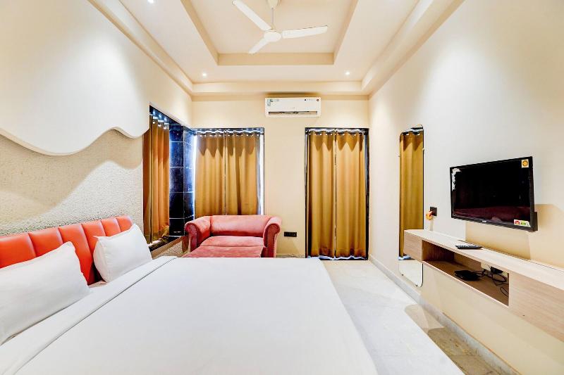 Hotel Royal City image