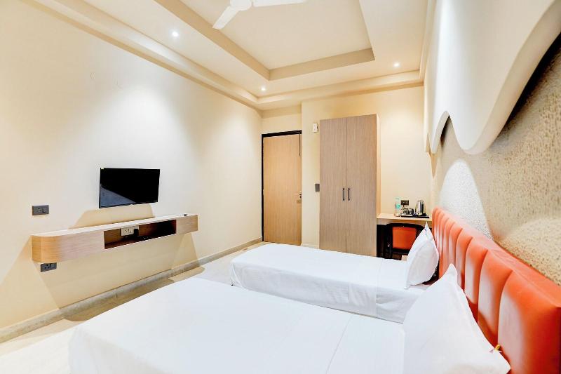 Hotel Royal City image