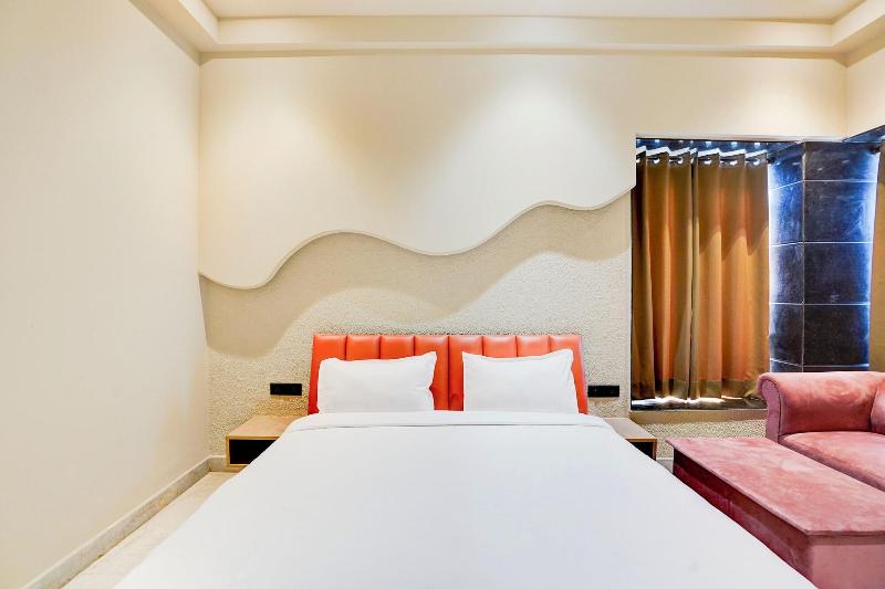Hotel Royal City image
