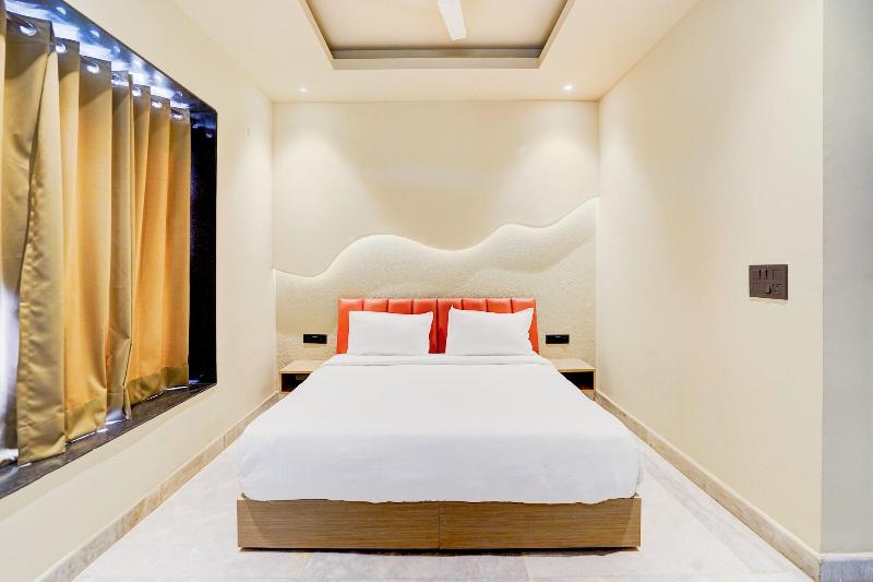 Hotel Royal City image