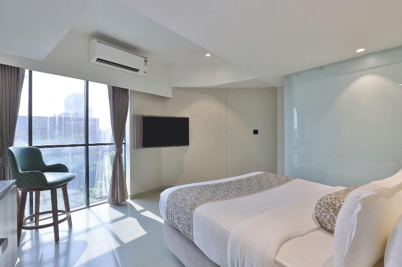 Hotel The Grand Suites image