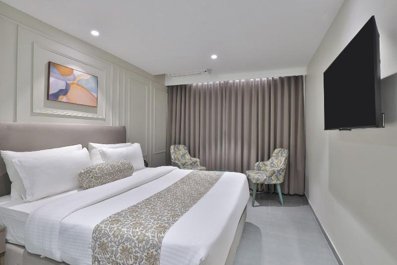 Hotel The Grand Suites image