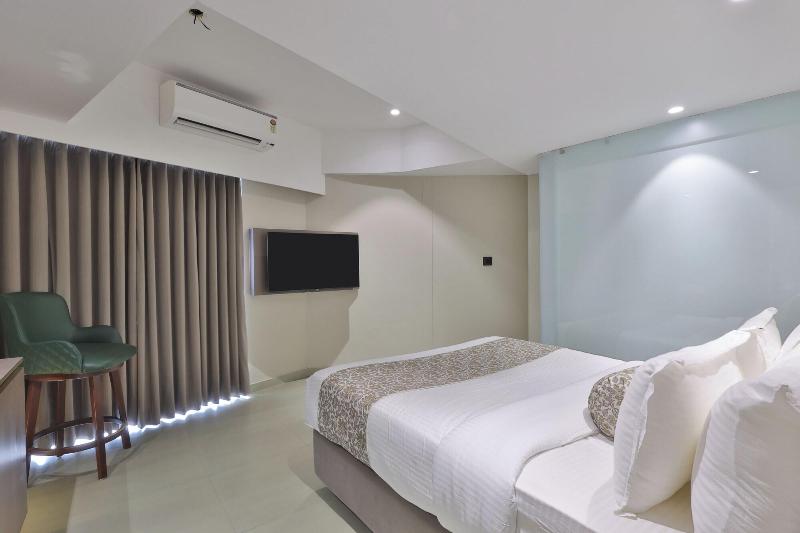 Hotel The Grand Suites image