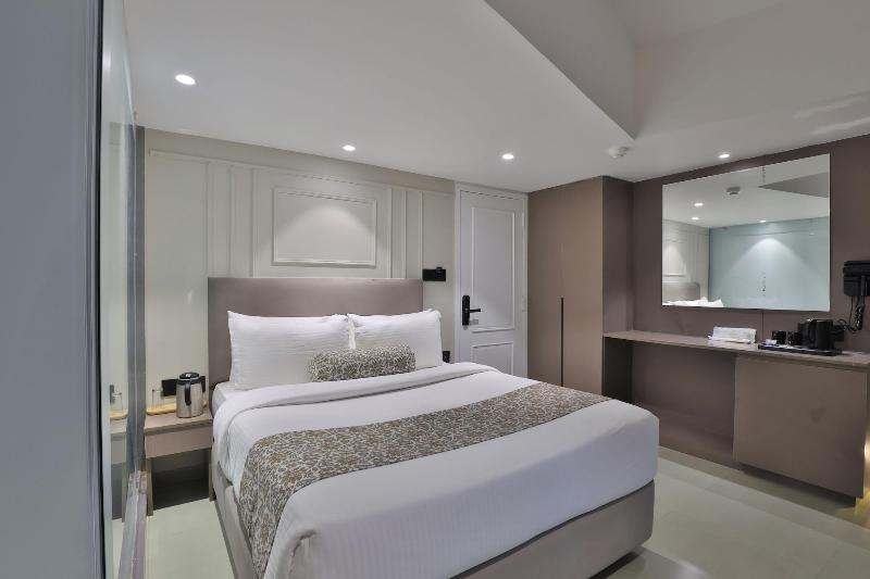 Hotel The Grand Suites image