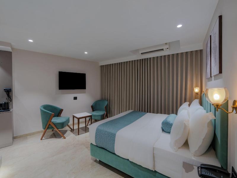Hotel The Grand Suites image