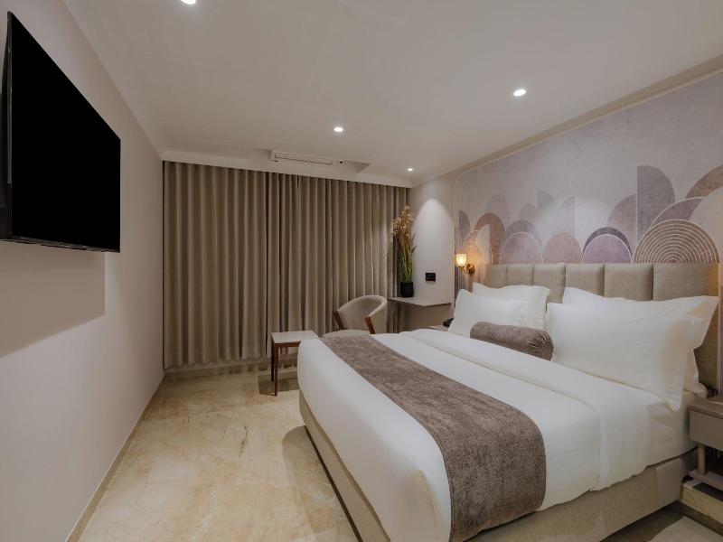 Hotel The Grand Suites image