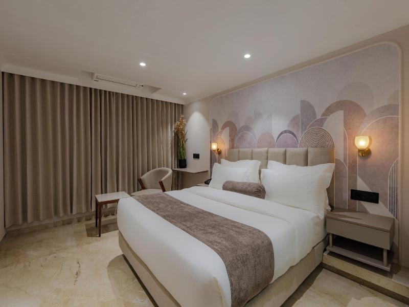 Hotel The Grand Suites image
