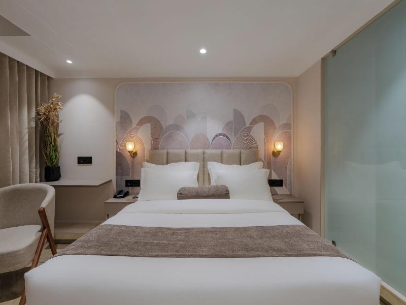 Hotel The Grand Suites image