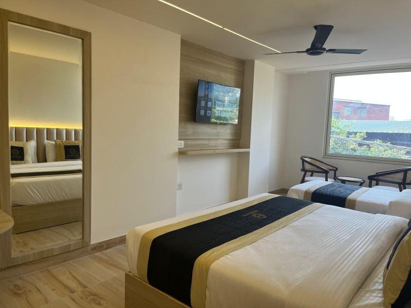 Foxoso Venue Hotel Delhi Airport image