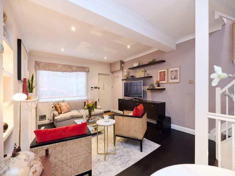 The Notting Hill Gate Crib Relaxing 2bdr House image