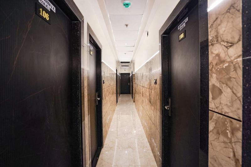 Fabhotel Well Back image