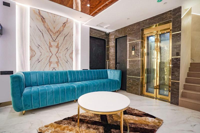 Fabhotel Well Back image