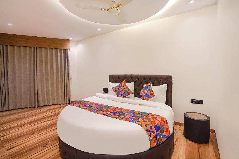 Fabhotel Well Back image