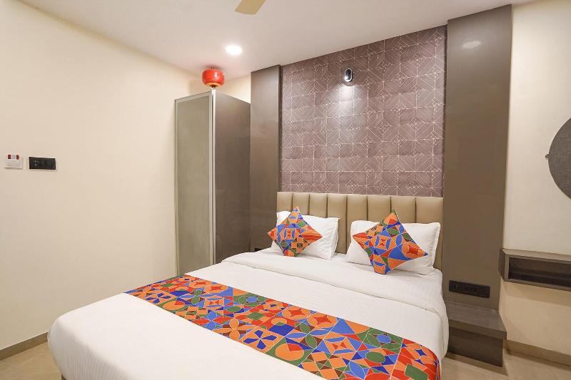 Fabhotel Well Back image