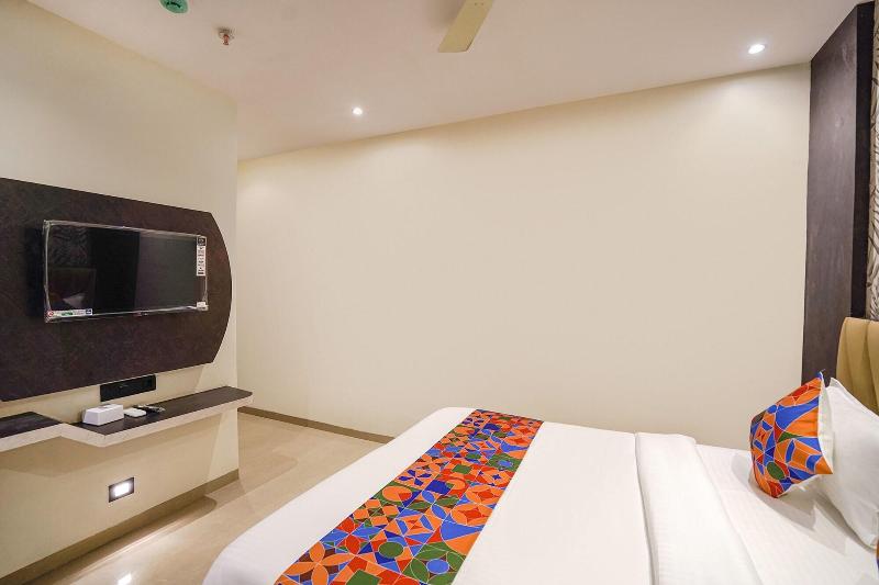 Fabhotel Well Back image
