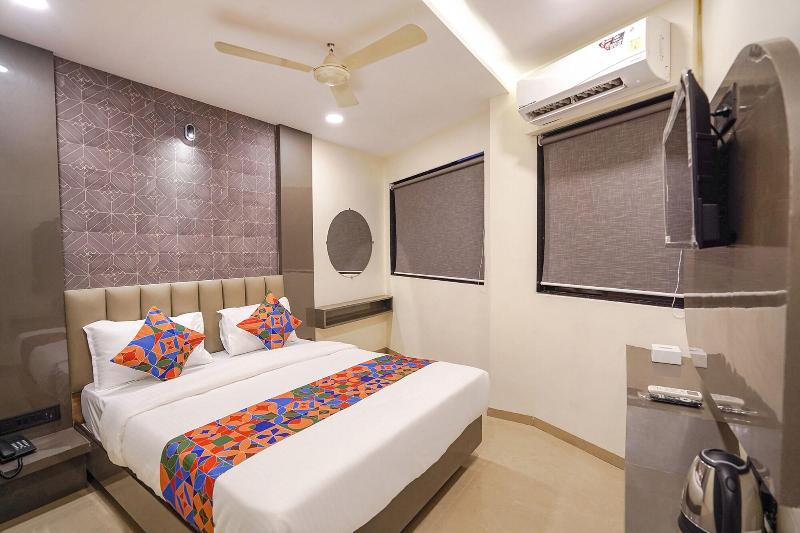 Fabhotel Well Back image