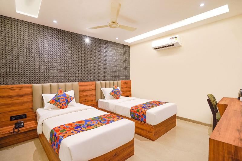 Fabhotel Well Back image