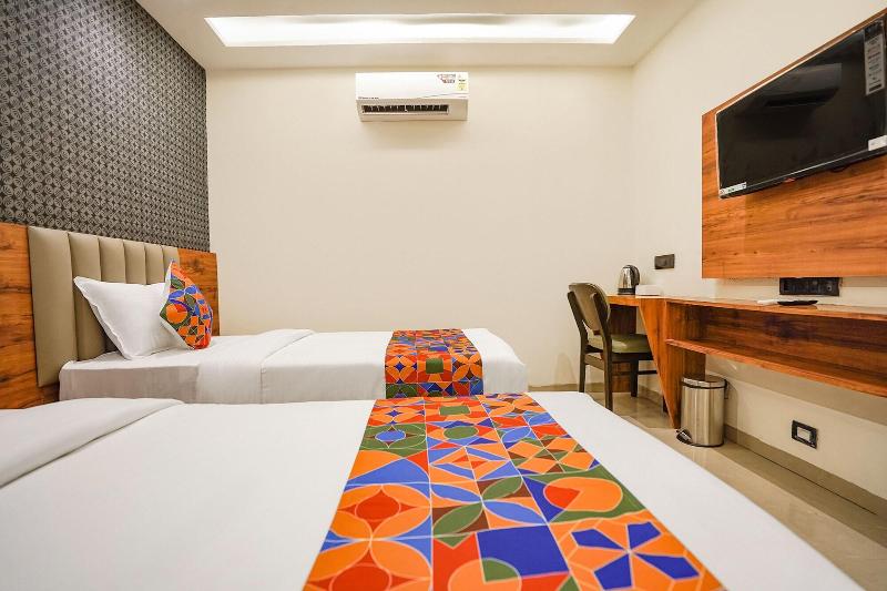 Fabhotel Well Back image