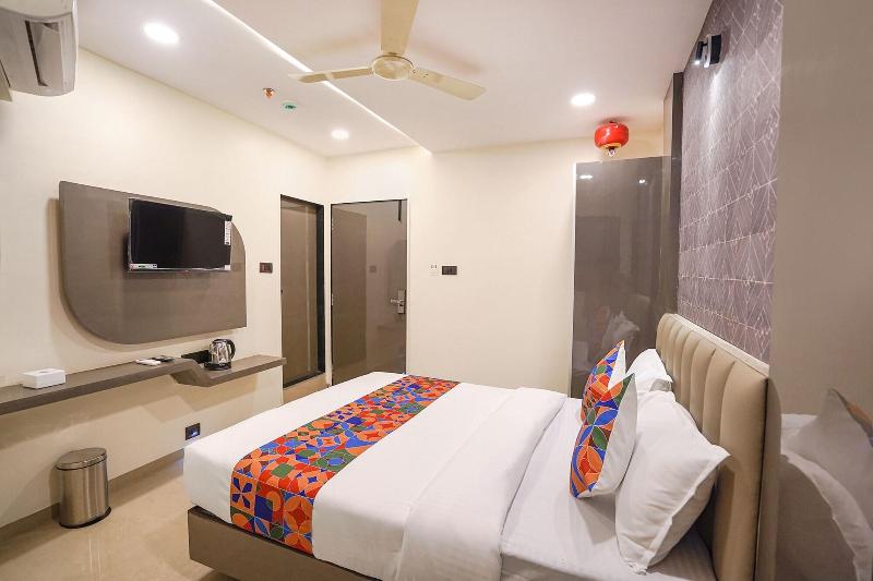 Fabhotel Well Back image