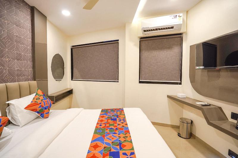 Fabhotel Well Back image