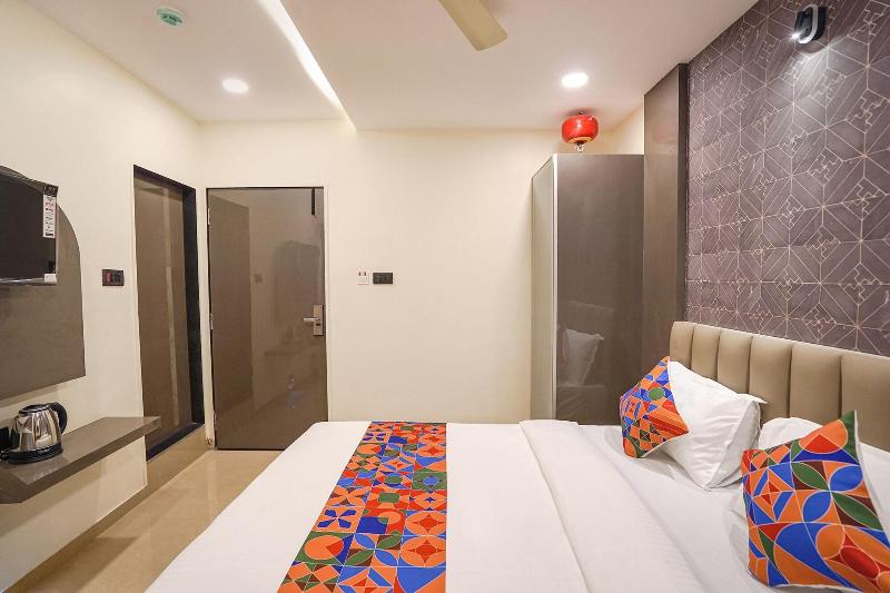 Fabhotel Well Back image