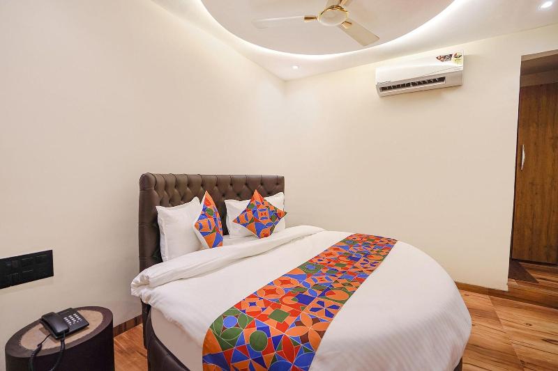 Fabhotel Well Back image