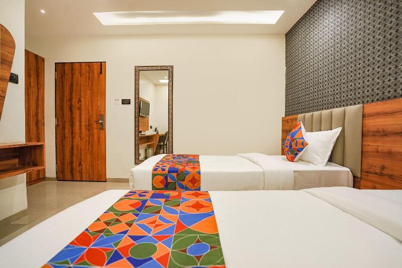 Fabhotel Well Back image