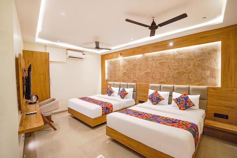 Fabhotel Well Back image
