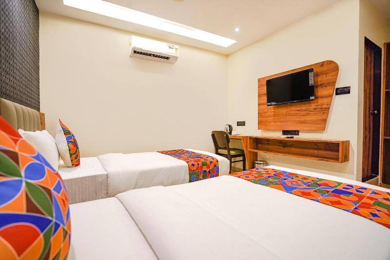 Fabhotel Well Back image