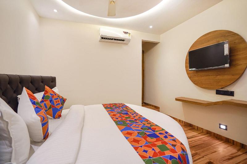 Fabhotel Well Back image