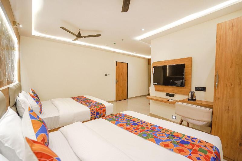 Fabhotel Well Back image
