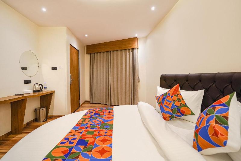 Fabhotel Well Back image