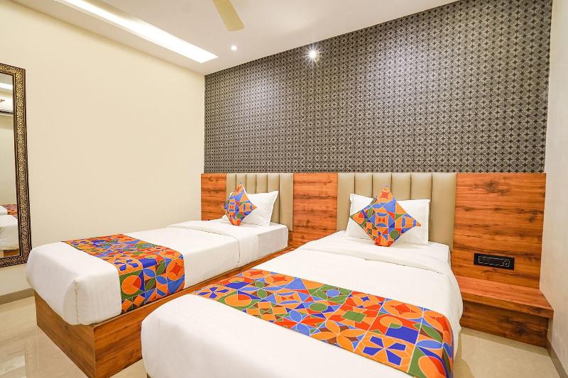 Fabhotel Well Back image